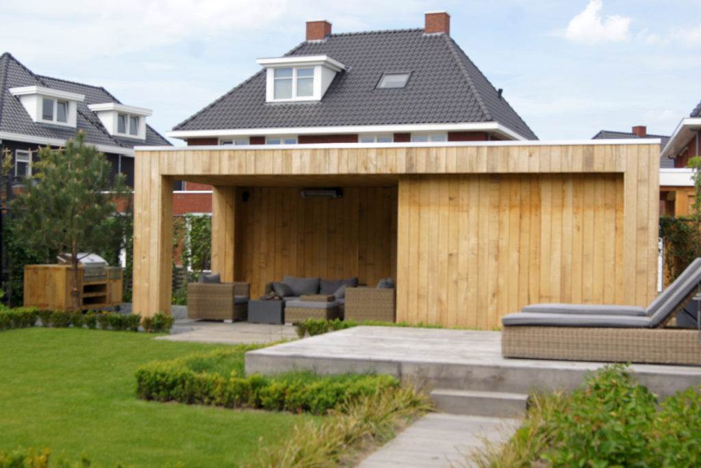 Moderne strakke houten veranda I intoWood voor veranda's op maat